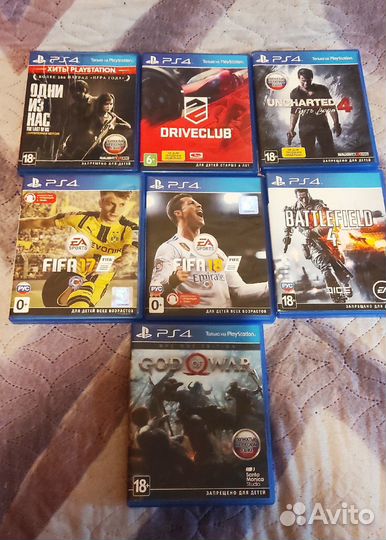 Игровая приставка PS4