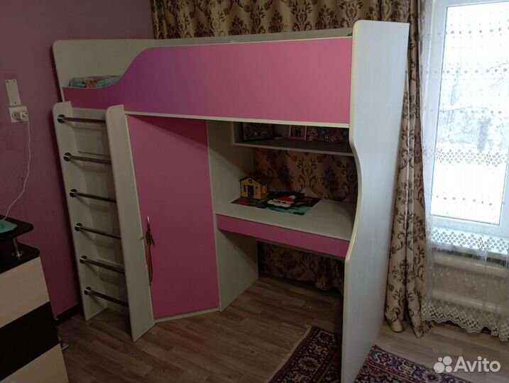 Детская кровать двухярусная со шкафом и столом
