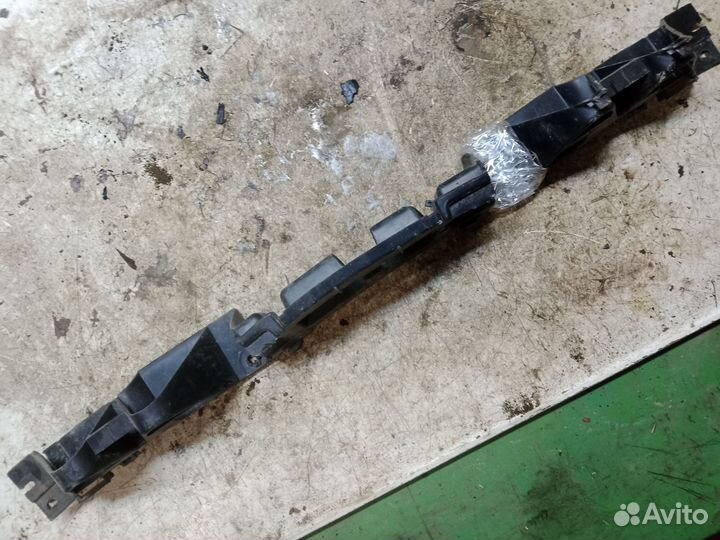 Кронштейн крепления заднего бампера центральный Renault Megane 2