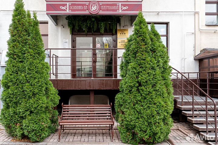 Официант на завтраки