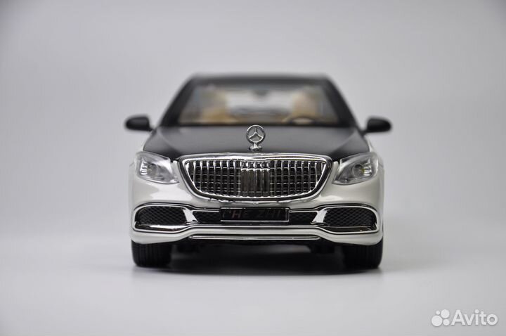 Модель авто Mercedes-Maybach S 600 (X222) 1:24 мет