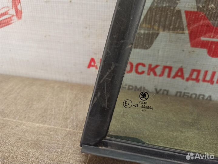 Стекло двери задней левой левое Skoda Rapid