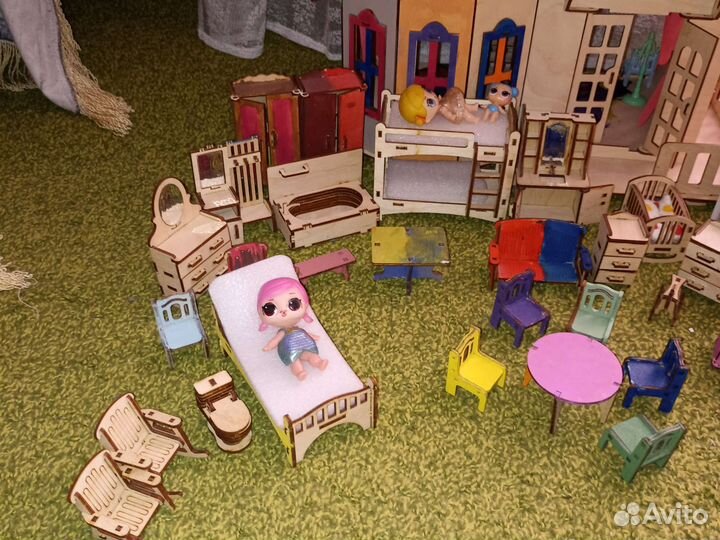 Кукольный домик с мебелью