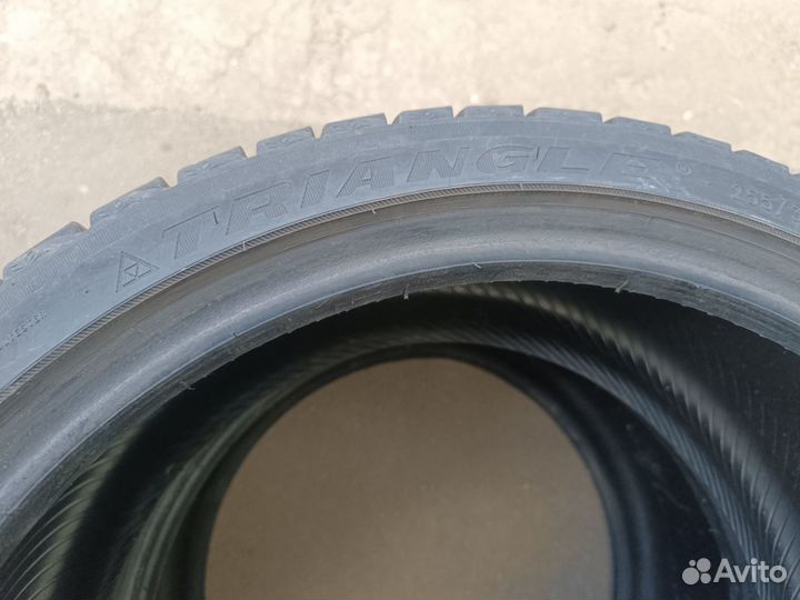 Triangle Snowlink TWT02 255/35 R19