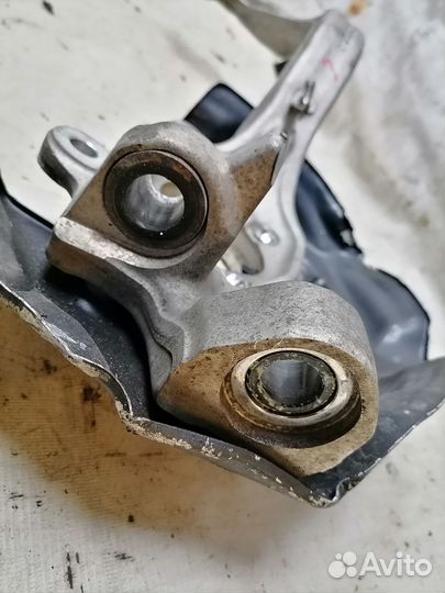 Цапфа передняя левая Audi A6 C6 4F2 4F5