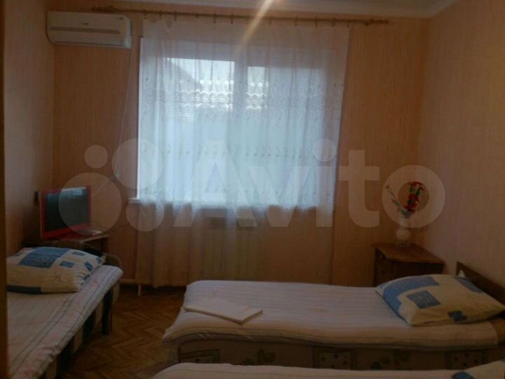 Комната 14 м² в 5-к., 2/2 эт.