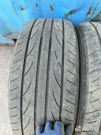 Yokohama Advan Fleva V701 215/55 R17 94W