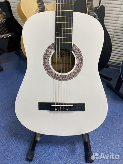 Классическая гитара для новичков (новая)