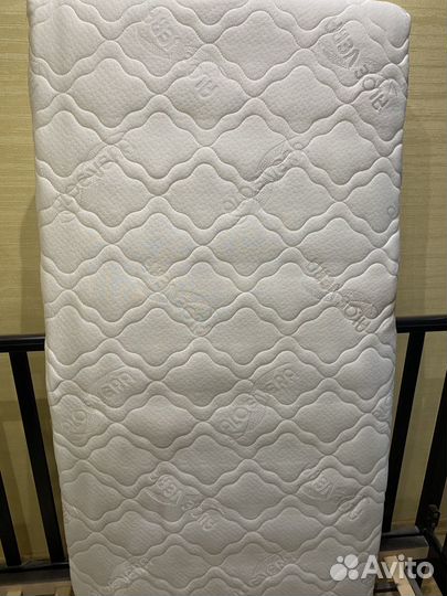 Детская кроватка с маятником и ящиком