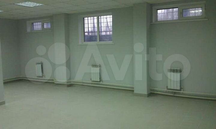 Продам торговое помещение, 425 м²