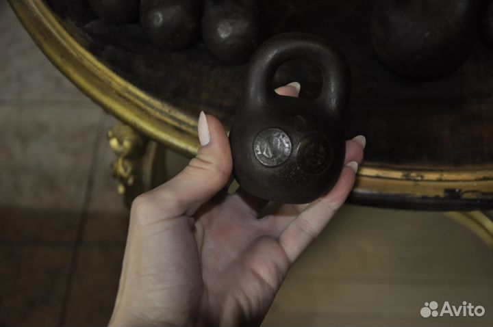 Продам антикварные весы с набором гирь