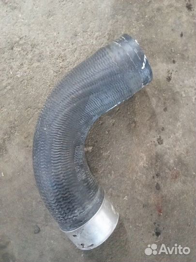 Патрубок интеркулера левый Volvo Xc60 B4204T26