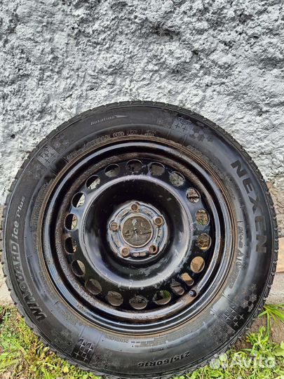 Nexen Winguard Ice Plus 215/60 R16 99T