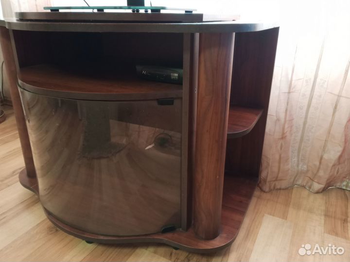 Продам тумбу под телевизор