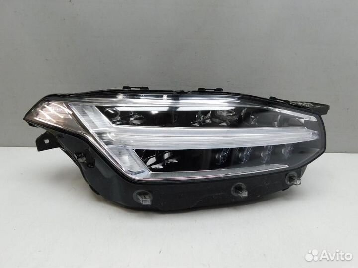Фара правая Volvo XC90