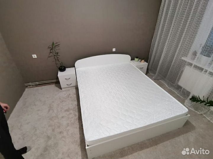 Кровать двухспальная с матрасом Хлоя