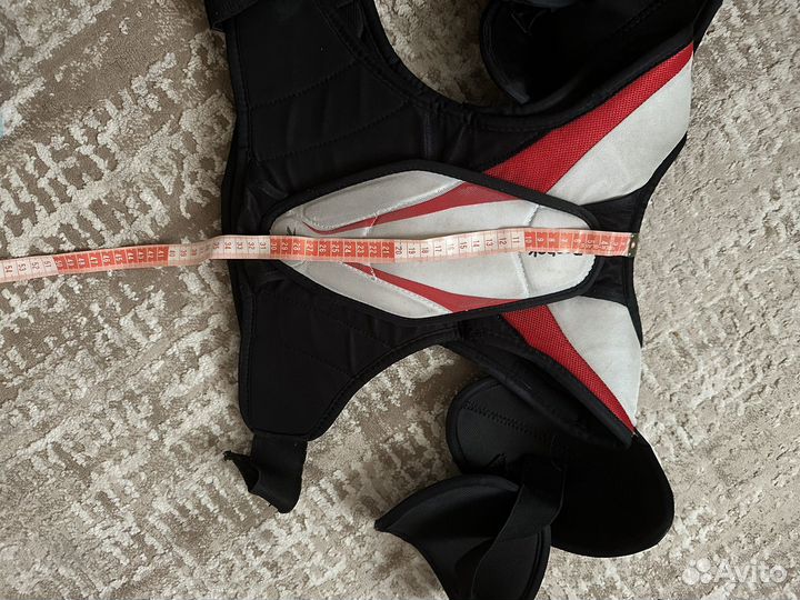 Нагрудник хоккейный reebok