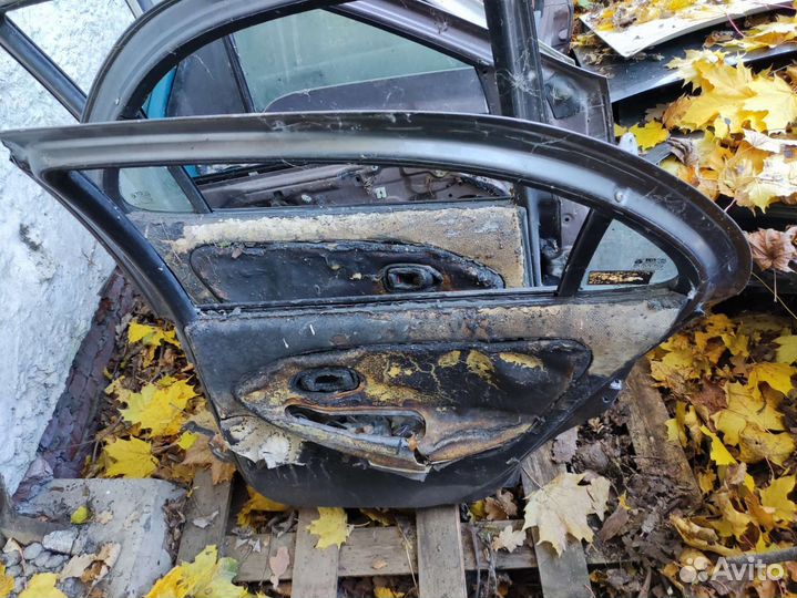 Задняя правая дверь Hyundai elantra 1995-2000