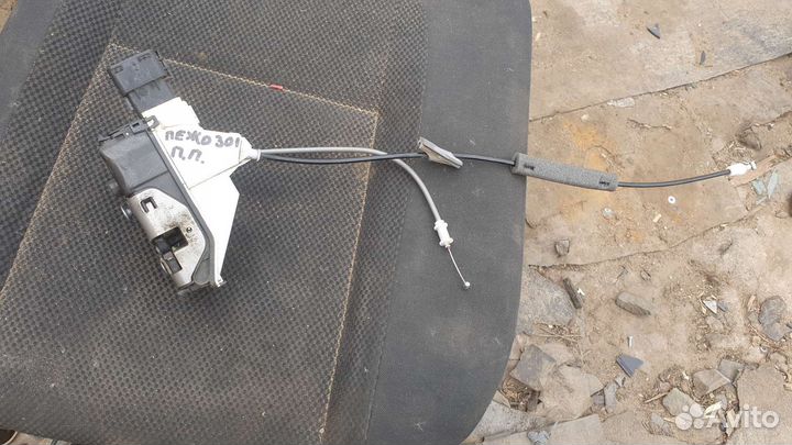 Замок передней правой двери peugeot 301