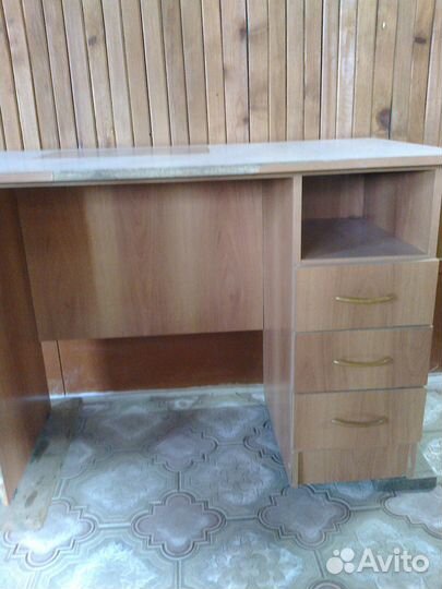 Письменный стол