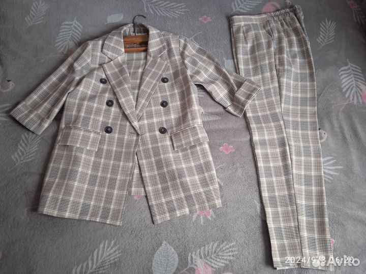 Костюм женский