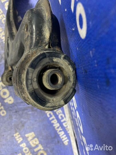 Передний левый рычаг Opel Astra H универсал 2012