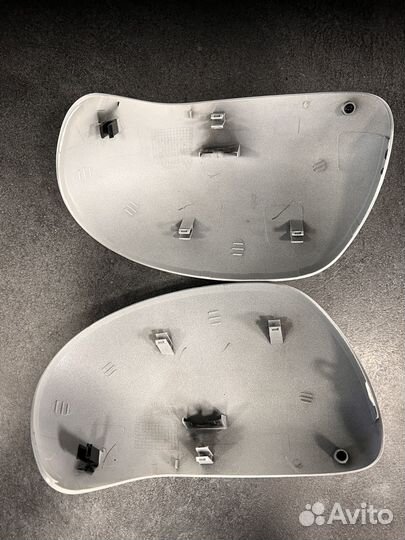 Накладка правая на зеркало Ниссан Жук