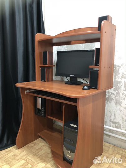 Компьютерный стол