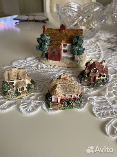 Статуэтка английский домик мини