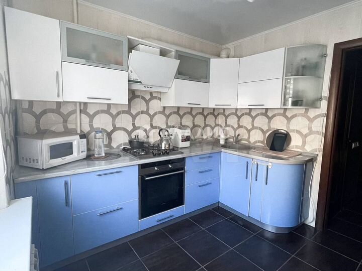 3-к. квартира, 73,4 м², 1/10 эт.