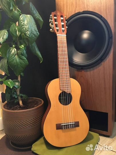 Гитара-укулеле Yamaha Guitalele GL1