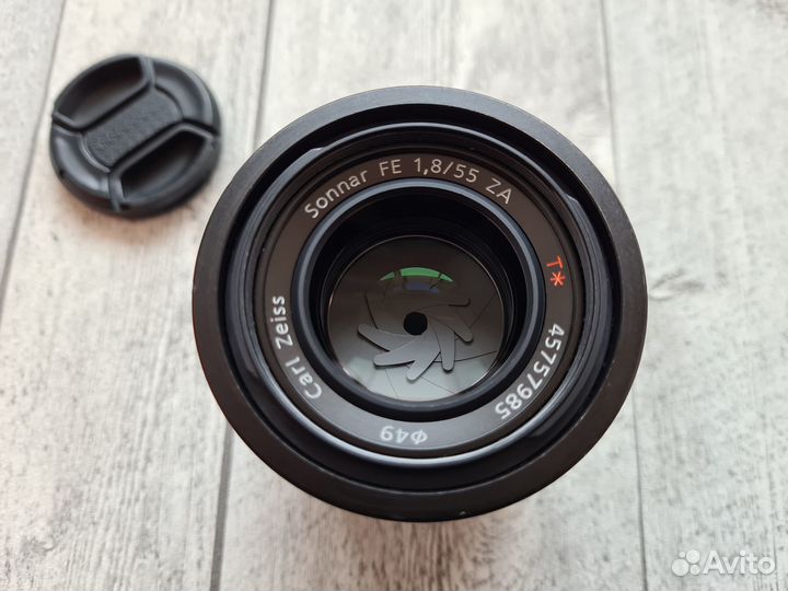 Объектив Sony Carl Zeiss Sonnar T* 55mm f/1.8 ZA