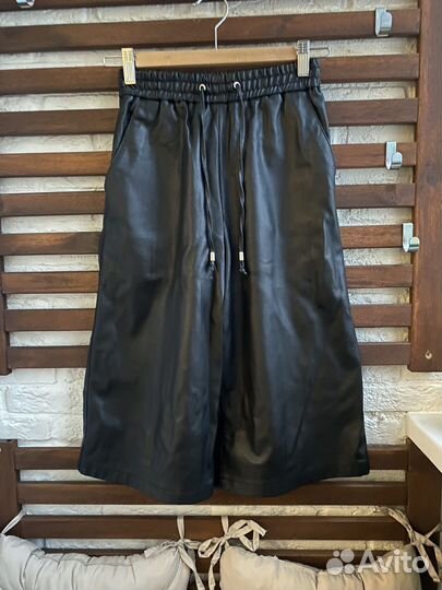 Шорты женские из эко кожи Bershka xs s