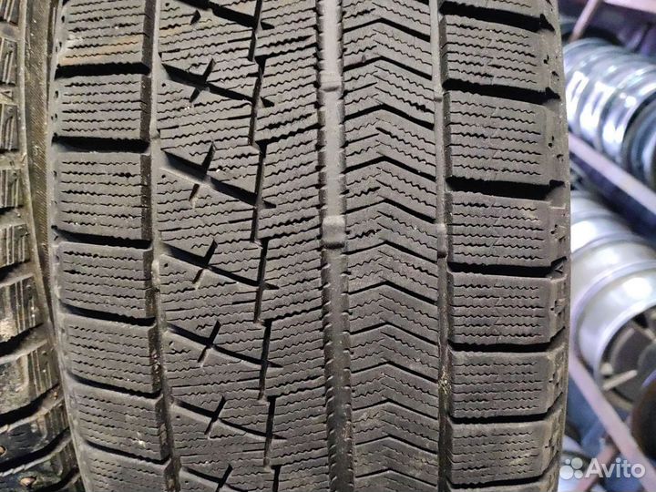 Bridgestone Blizzak VRX 215/50 R17