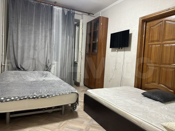 2-к. квартира, 50 м², 1/9 эт.