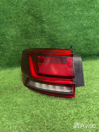 Фонарь задний левый Volkswagen Touareg CR7 DEN