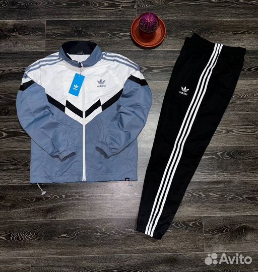 Спортивный костюм adidas