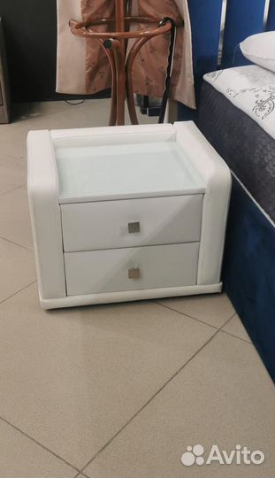 Тумба прикроватная белая