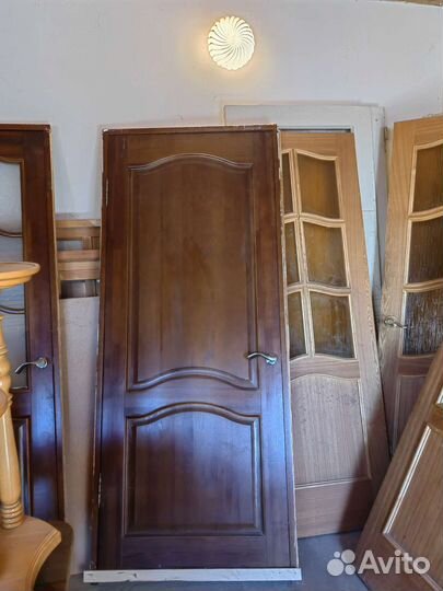 Дверь, уличные туалеты, будки, скворечник и т.д