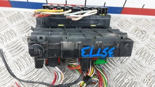 Блок предохранителей peugeot 406 (3ST13M101)