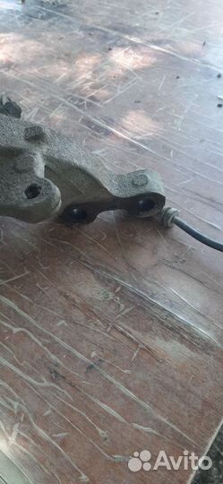 Поворотный кулак правый Renault Scenic1