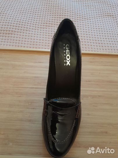Туфли женские 38 размер, каблук 9 см, geox