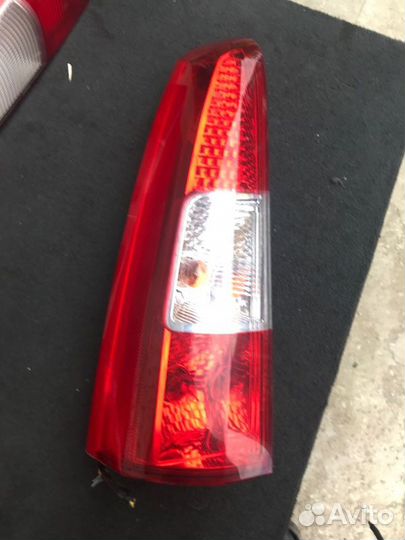 Фонарь задний стоп-сигнал лев. зад. Volvo XC70