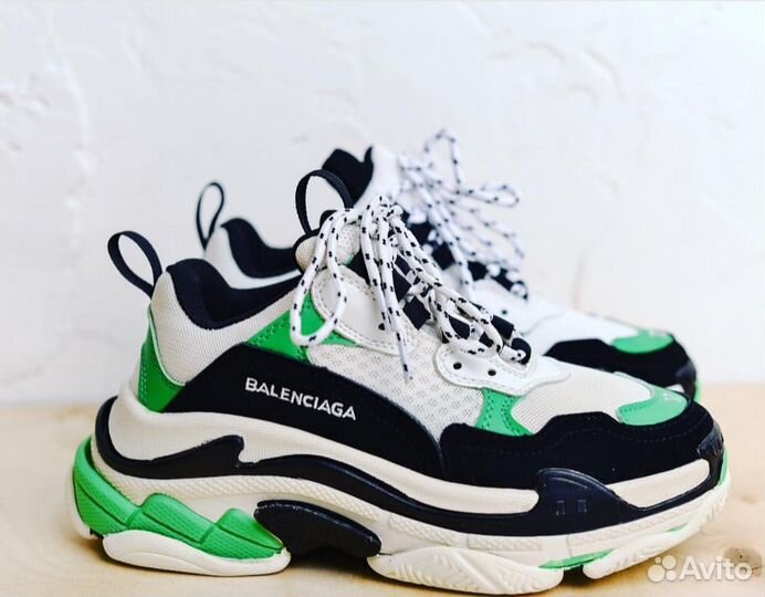 Кроссовки новые