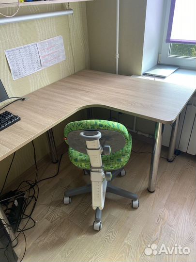 Кресло для школьника, письменный стол