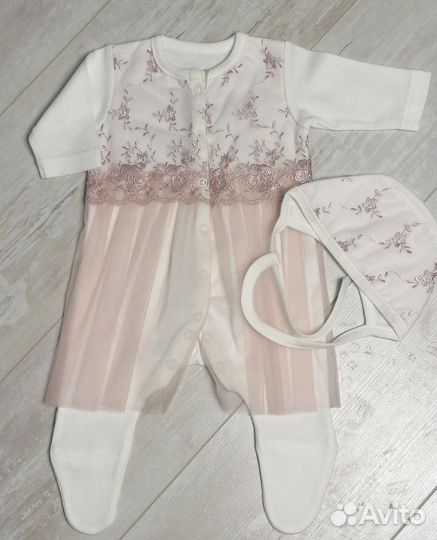 Комплект на выписку для девочки новый