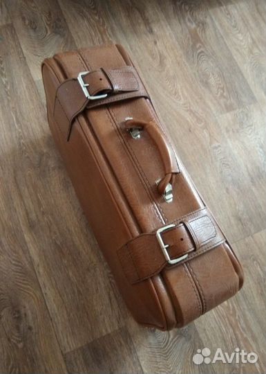 Чемодан ретро