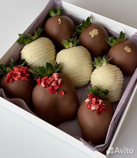 Клубника в шоколаде и моти