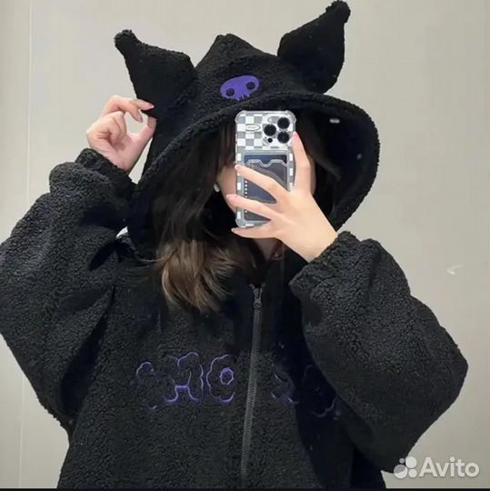 Толстовка с ушками и надписью kuromi