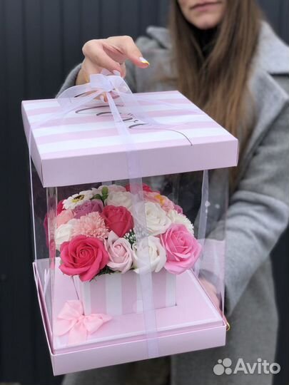 Цветы в подарочной коробке